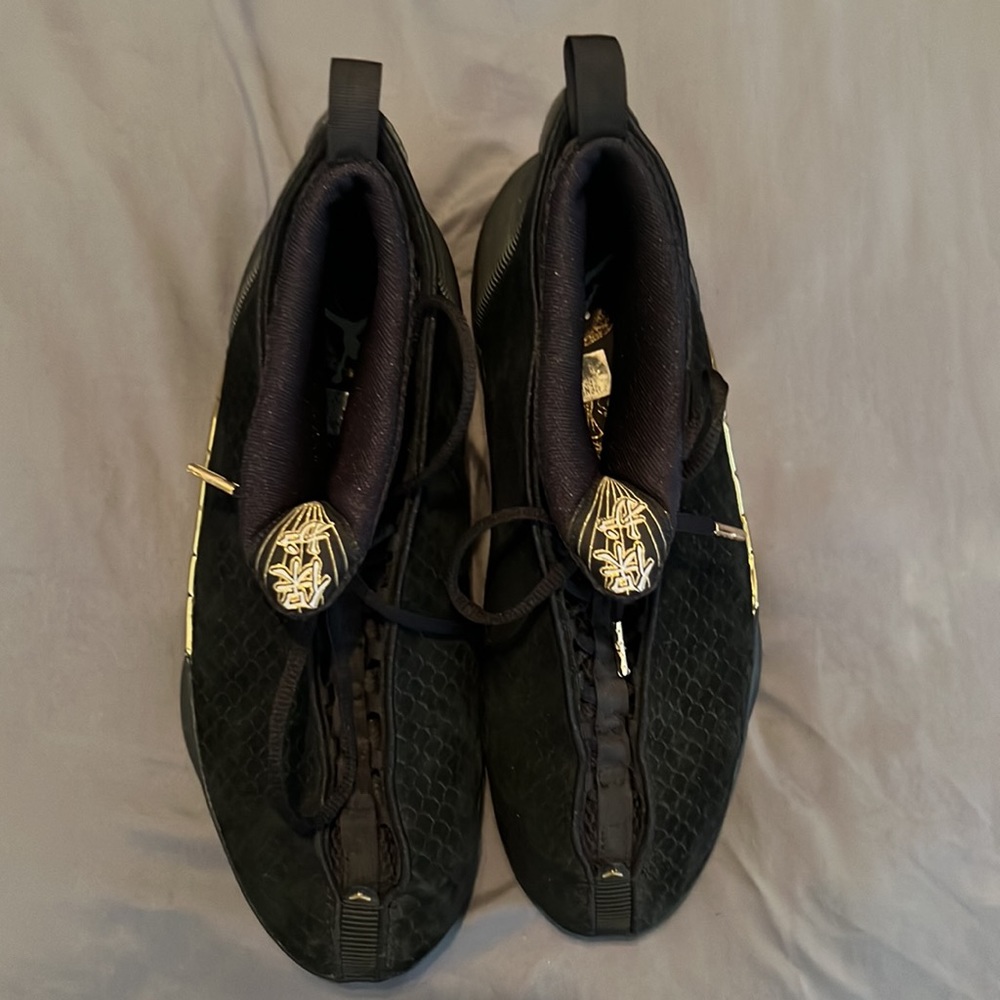 Jordan Black and Gold Men's Sneakers - Picture 4 of 8
